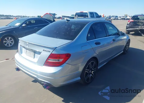 2013 Mercedes-Benz C 300 Sport 4Matic из США, поврежденный, VIN WDDGF8AB5DR242222